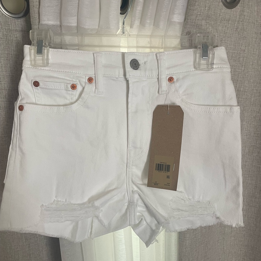 Levi’s high-rise white shorts